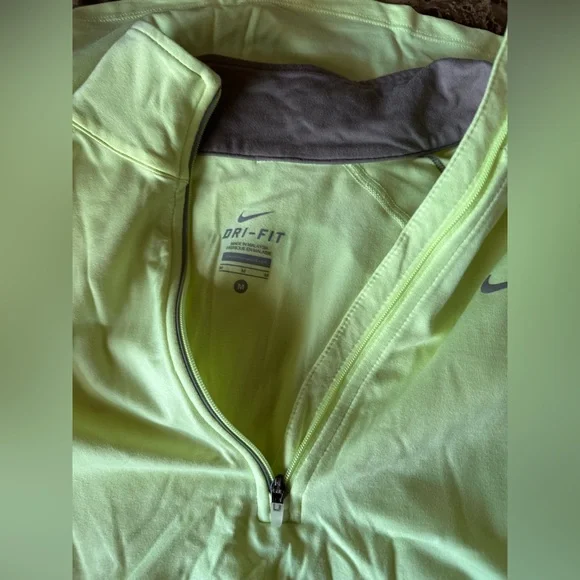 Nike Element dri fit fluorescent yellow 1/2 zip up running top. Size M. - Picture 5 of 5